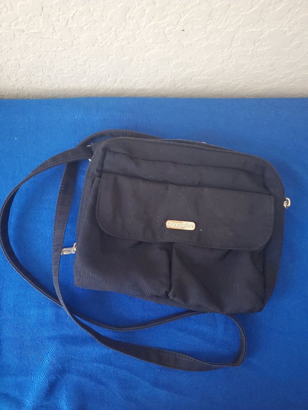 Baggallini Black Nylon Crossbody Travel Bag Organizer Purse